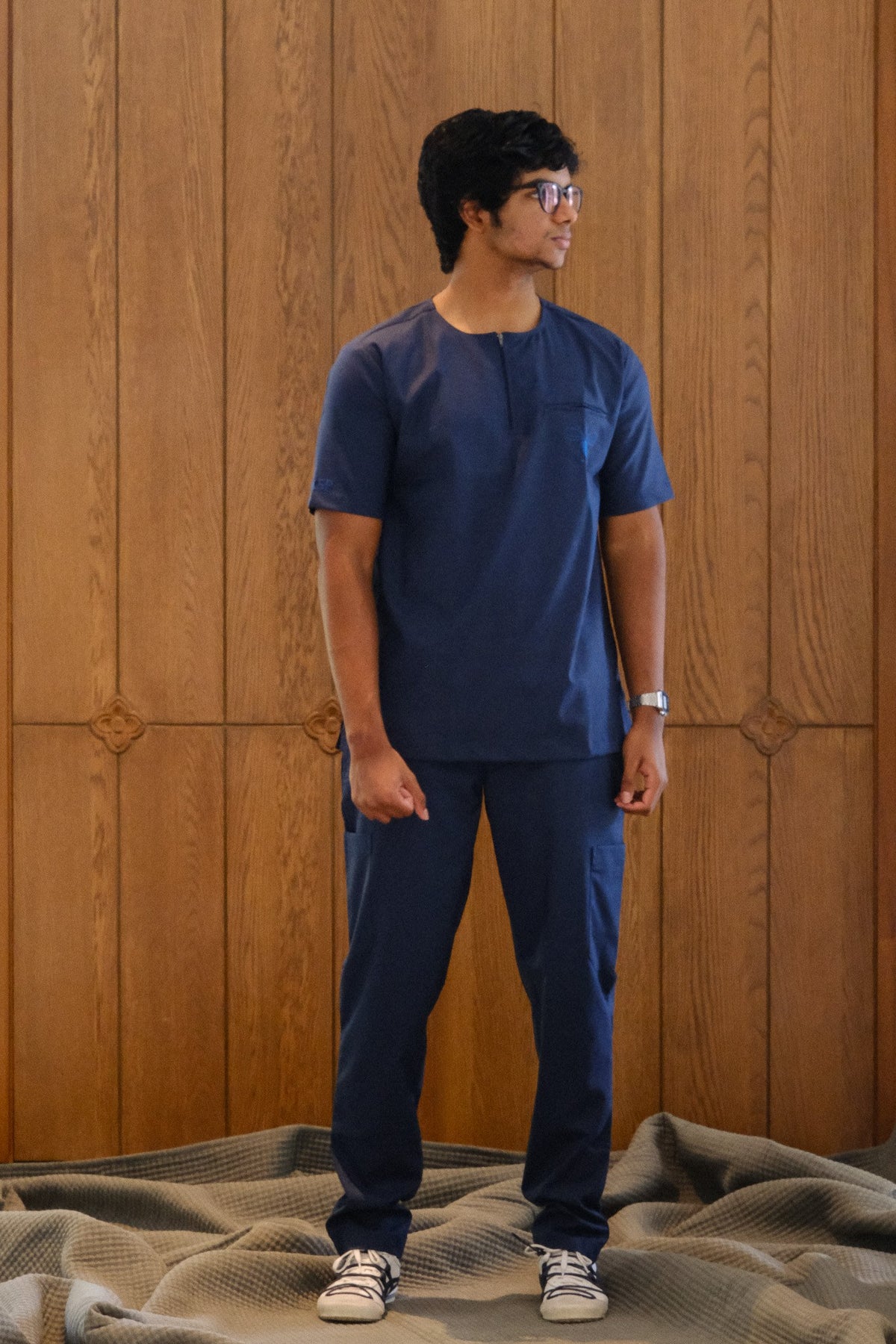 Men's Agaon scrub shirt in Navy Blue
